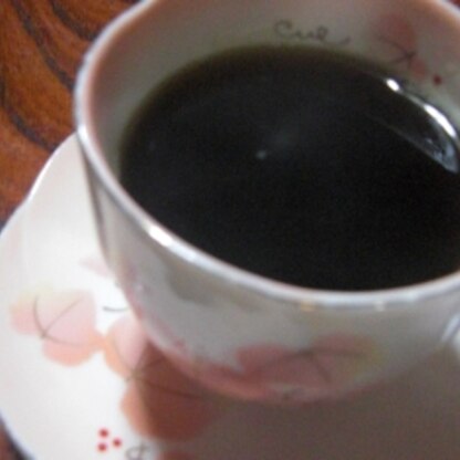 久々に黒糖はちみつ作りました～。
クーラーの効いた涼しい部屋で熱いコーヒー、美味しくいただきました。
そちらはまだ、暑くないのかな・・。